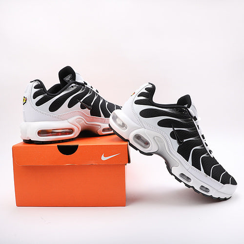 Nike Air Max Plus "Black / White"